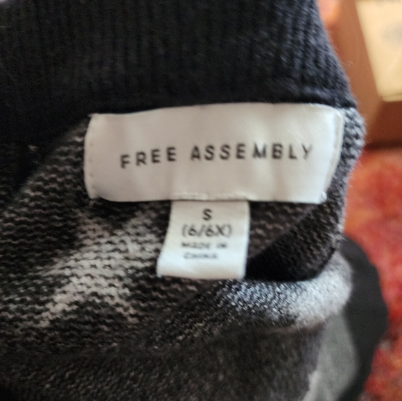 Free Assembly Cardigan - Picture 3 of 3